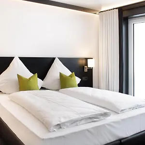 Mak Hotel